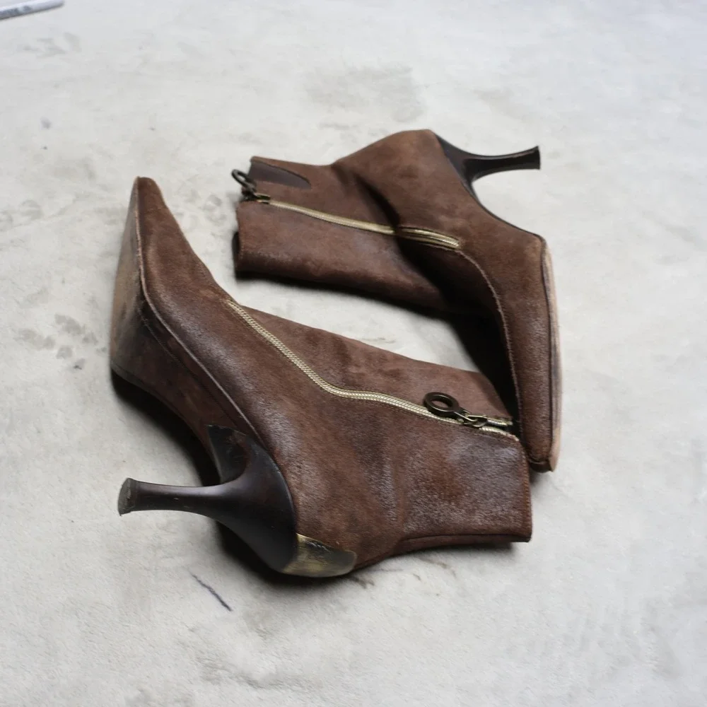Donald Pliner Women 9M Ankle Boots Brown Suede Pointed Toe Kitten Heel Side Zip
